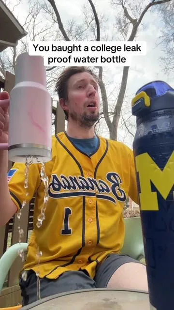 The Frostbuddy bottle buddy keeps your water ice cold grab your favorite college team before it sells out! #frostbuddy #waterbottle 