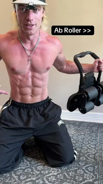 Build your abs at home with this new 4 wheel ab roller 💪 #abroller #abworkout #workout #gymtok #abs 