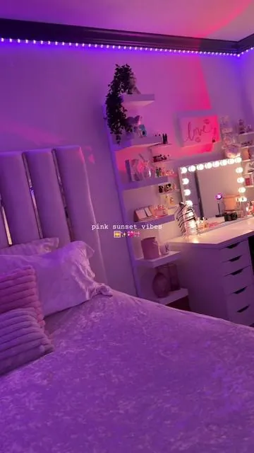 bedroom vibes with the sunset lamp😮‍💨✨💖 #sunsetlamp #pinkaesthetic #pinkroom #fypシ #bedroom 