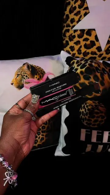 The perfect lip combo! 😍🔥🔥 I love ittt @M.A.C Cosmetics Store #pinklipcombo #mac #maccosmetics #lipcombo #lipcombotutorial 
