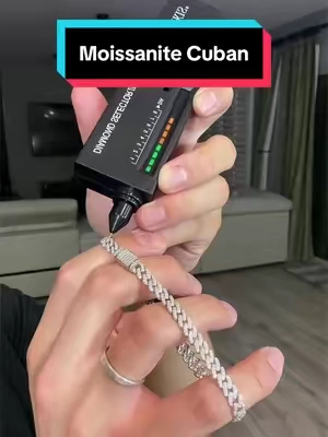 passes the tester 🤝 #bracelet #diamondbracelet #cuban #mensjewelry #tiktokshopcreatorpicks 