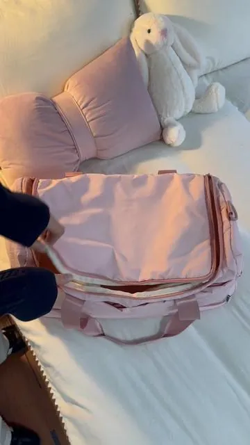 Let’s test this bag’s capacity.🎀✈️#travel #travelbag #carryonpacking #packinghacks #tiktokmademebuyit 