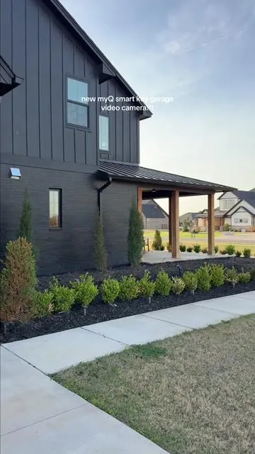 installation is SO easy, amazing quality camera and live notifications…such a good investment  #garagecamera #homesecurity #TikTokShopSpringGlowUp #tiktokshopcreatorpicks #tiktokshopdeals 