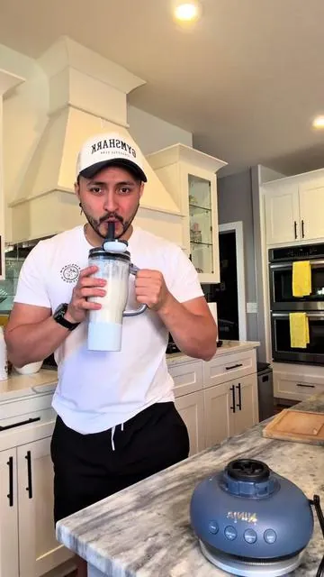 Con esta nueva licuadora no tendré que ensuciar vasos 🫣
