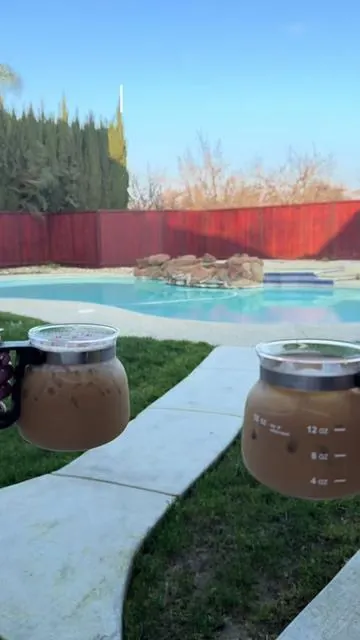 Un cafecito ☕️ #icedcoffee #coffeemug #cafecito #fyp #fy 