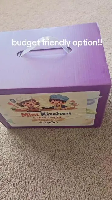 get those kiddos in the kitchen and let them help you cook!! 