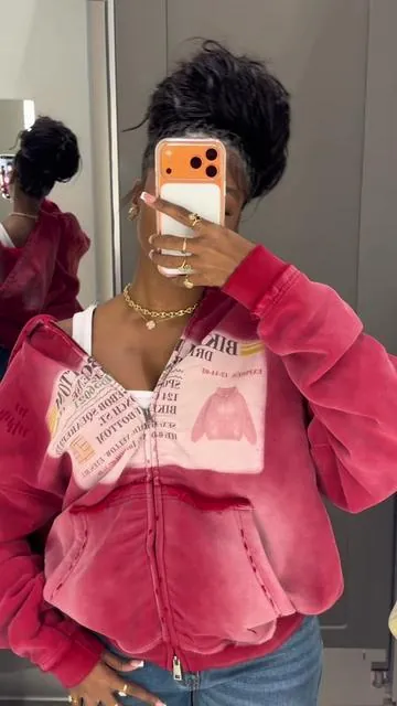 it’s pink?! such a cute and high quality zip up hoodie  #tiktokshopspringglowup #outfitinspo #zipuphoodie 
