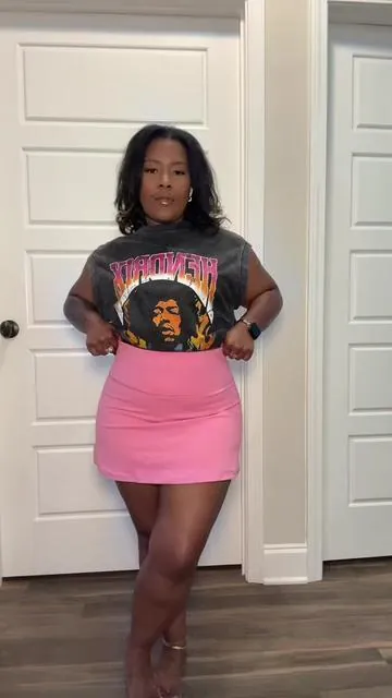 A skort with built-in shorts AND pockets?? yeah this is a must 😍👏🏽 ✨ stretchy, high waisted & built-in shorts with pockets #TikTokShopFinds #Skort #TennisSkirt #SportyStyle #OOTD