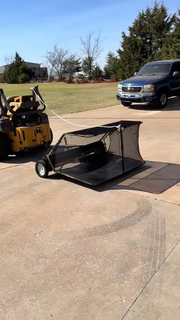 Lawn sweeper. #lawnsweeper #grasssweeper #bagger #TikTokShopSpringGlowup #tiktokshopcreatorpicks 