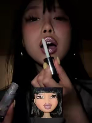 We need more glittahhhhh!!✨🫧😩#lipgloss #glitterlipgloss #trending #y2k #dollmakeup 