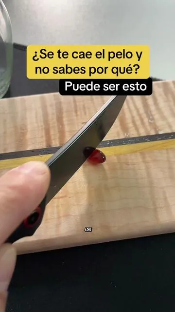 La biotina sola no es suficiente si el DHT está destruyendo tu folículo. Como NP explico la conexión hormonal de la caída de pelo y cómo el aceite de semilla de calabaza puede apoyar. #caídadepelo #DHT #creatorsearchinsights #tiktokshopcreatorpicks #pumpkinseedoil 