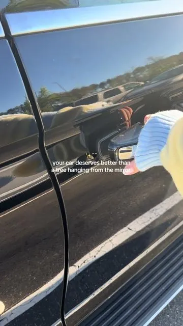 keep your car smelling like a 5 star hotel✨🖤@Mississippi Candle Company #linenspray #carairfreshener #cargirl #luxuryfragrance #tiktokshopspringglowup 
