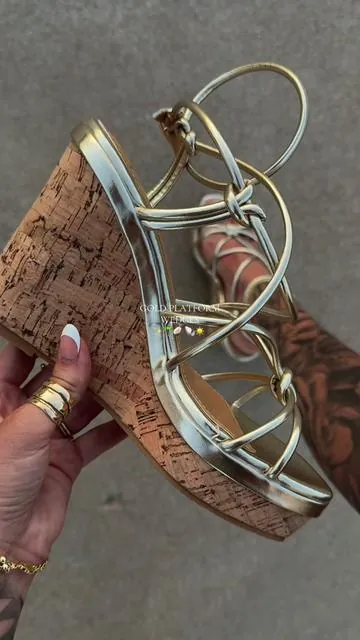 The CUTEST wedges for spring and summer from @windsorstore ✨  #wedges#windsor#windsorfestival#y2k