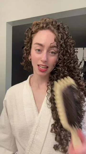 trying the new Slick Dense @BounceCurl brush!! these results are to die for 🫶✨ you can use my code, JULIASCURLCLUB10, at Bounce Curl! #curls #curlyhair #bouncecurl #bouncecurlbrush #curlyhairtutorial 