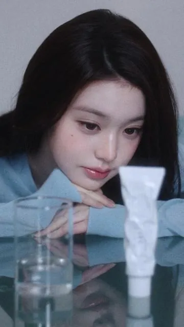 JANG WONYOUNG glow in seconds A quiet routine with the 345 line Focused on barrier care, hydration, and recovery When skin heals, you bloom Dr. Althea #DrAlthea #WONYOUNG #345Cream