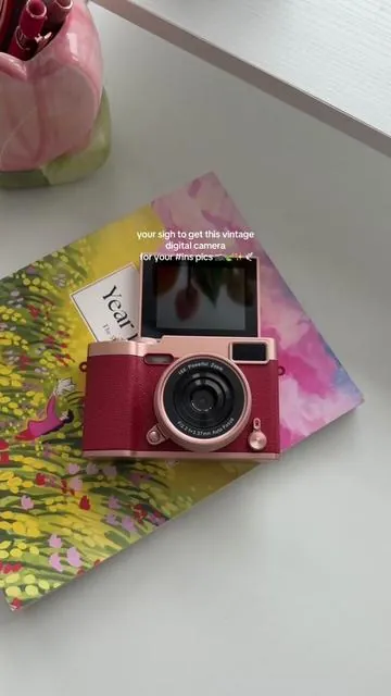 📷✨definitely the perfect digital camera for capturing memories and recording vlog 🍃🕊️💐 #ccd #retrocamera #takephoto #ins #contentcreator #vlogger #girlythings #vintagefashion 