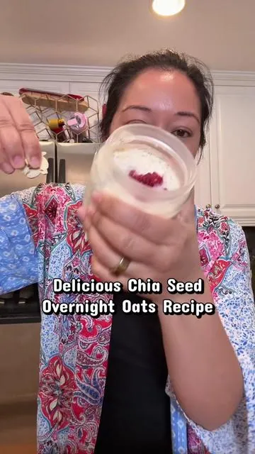 This is my go to high fiber and high protein recipe. Not only is it DELICIOUS, it’s satiating and packed with ingredients to help your gut. I usually make three or four at a time so I always have one in the fridge for breakfast or a snack. Switch up the berries for even more balance. Let me know if you give this a try #wellious #overnightoats #overnightoatsrecipe #chiaseedpudding #antiinflammatory 