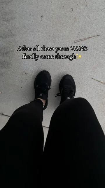 @vans FIANLLY did it. This is Vans new Authentic Boat Low Top Shoe with a comfortable sole🖤✨ 