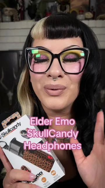I can’t get enough of this leopard print 🖤🫶🏻 I’m still a @Skullcandy fan after all these years 🖤 It was never a phase . I revived this item as a free sample . #altmom #emomom #elderemo #skullcandy #headphones 