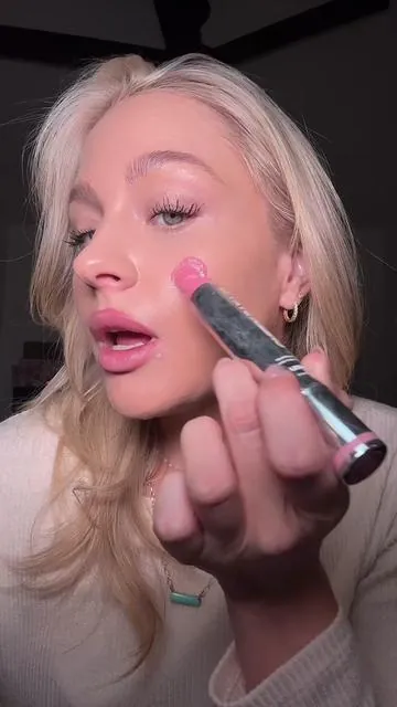 Swatching the @SACHEU Beauty US Blushes & 4 of the contour Stayns! In duos on sale 😏✨ #sacheubeauty #sacheu #sacheucheekstayn #tiktokshopcreatorpicks #tiktokshopspringglowup 