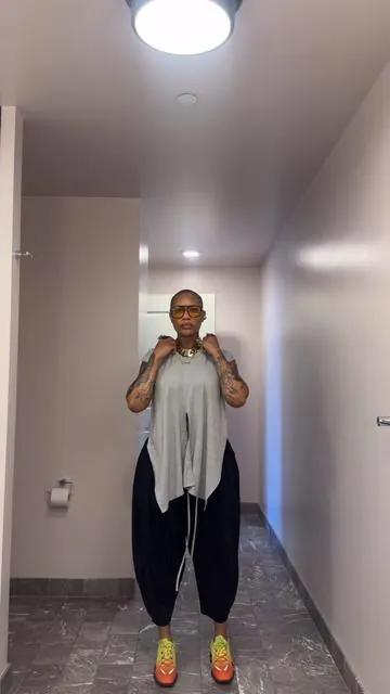 Me & this $12 Tshirt is locked in all spring/summer lol  Paired with my @Be ICCONIC balloon joggers.  Sorry black is sold out. But the white with the white top 🤌🏽💋