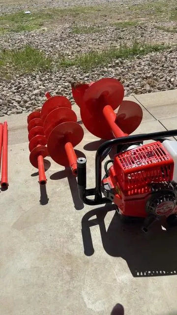 72cc gas powered auger. Comes with multiple options on augers. Comes with 3 extensions also. Dig holes in seconds!