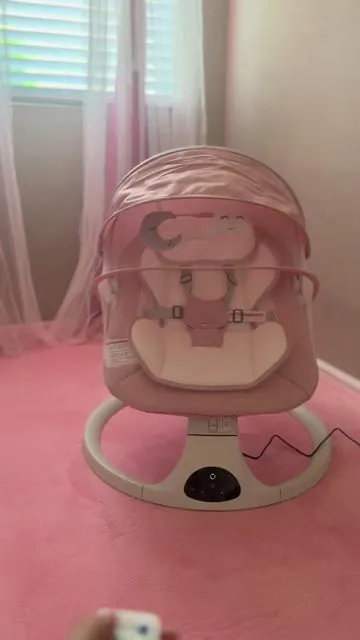 This swing = lifesaver 🙌😍✨ #momlife #💘 #babyswing  Thank you @royamu for this cutie💕 