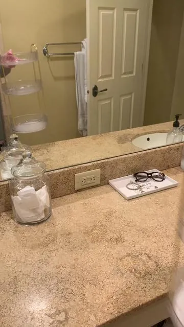 Perfect for saving space & looks amazing! #bathroomorganization #bathroomorganizer #bathroomessentials 