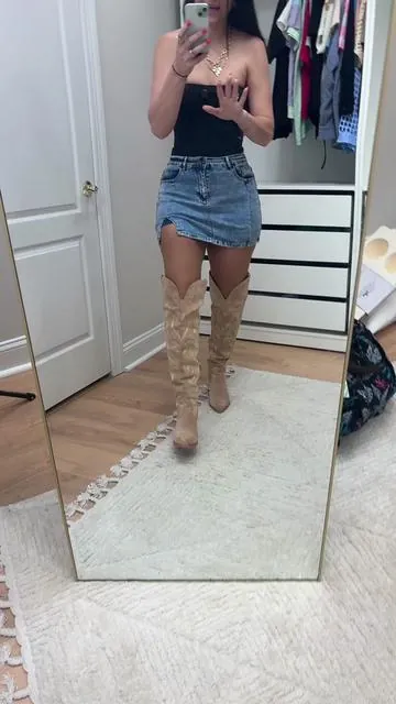 And it’s curvy girl approved 👏#skirt #skort #jeanskirt 