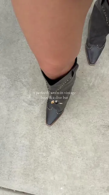 didn’t expect these to be this comfortable… like zero break-in. wide foot approved & true to size. I grabbed the gray and I’m obsessed 🤎