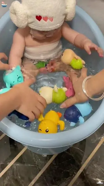 1 really want to recommend this bathing toy to you. There are children at home. Children don't like to take a bath. They cry when they take a bath. Be sure to look at this children's bathing toy, so that the baby likes to take a bath. It doesn't cry or make a fuss when taking a bath. And it's super safe. You don't need to plug it in or charge. The most important thing is that the price is really great and cost-effective now!#tiktokshop #tiktok #funs #familytime #toy