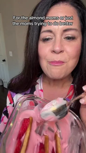 Berries and cream but make it protein. This one actually tastes like a treat, blends smooth, and makes it so much easier to hit your protein goals without overthinking it. It’s been one of the easiest swaps in my routine when I want something quick but still filling and so delicious. #Protein #HighProtein #ProteinGoals #ProteinRoutine #CleanProtein 