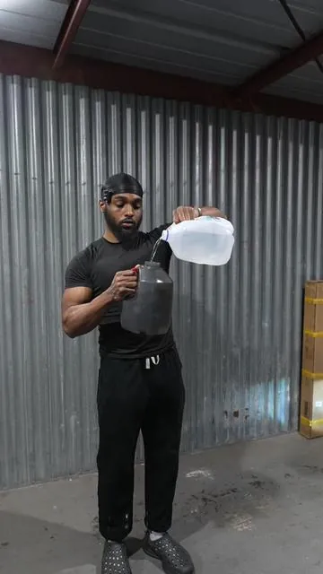 Gallon jug = instant accountability 💧 Can’t lie to yourself when it’s sitting right there staring at you #underarmour #hydration #ua #fyp #waterbottle 