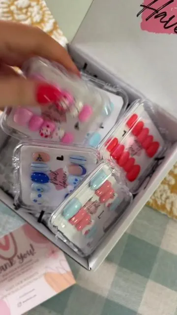 💅 Quiet Litterally the cutest & best quality press on nails I’ve ever worn! #pressonnails #pressons #nails 