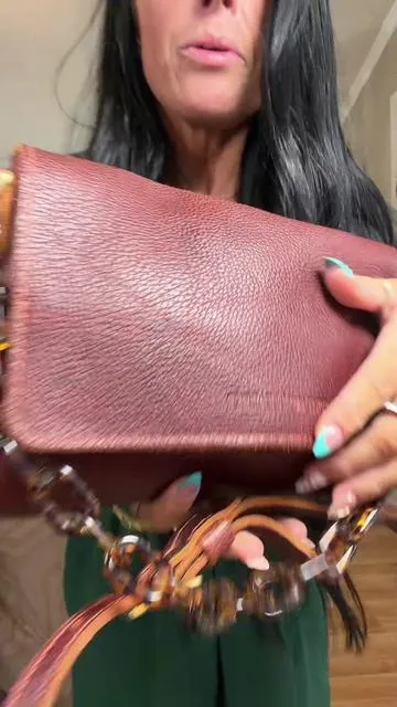 @Portland Leather Metro Crossbody Bag! Absolutely my favorite everyday purse! Perfect✨ #portlandleather #crossbodybag #leatherpurse #everydaypurse #tiktokshopcreatorpicks 