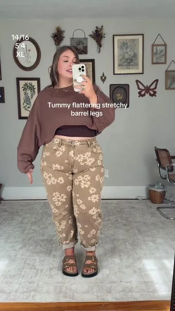 These could not be any cuter or comfier 😍 #plussizefashion #curvytiktok #stretchyjeans #springoutfit #greenish 