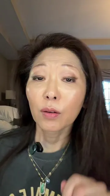 Before there was hormone replacement therapy Asian women had hormone balancing tea blends. @Vital Tea #vitaltea #hormonebalancetea #hormoneimbalancesymptoms #natural #chinesegirl 