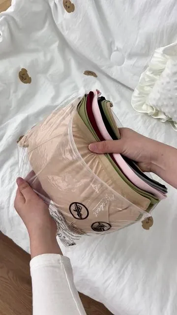 Hechas de algodón suave, estas panties de tiro alto son súper cómodas y transpirables. Disponibles en varios colores para que elijas tu favorito. ¡Dale clic y llévatelas a casa antes de que se agoten! 