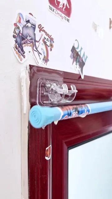 Ganchos transparentes sin taladrar para cortinas de puerta y barras de cortina – ¡Muy resistentes y fáciles de instalar!#curtain #curtainrod #home #lovemyhome #fyp 