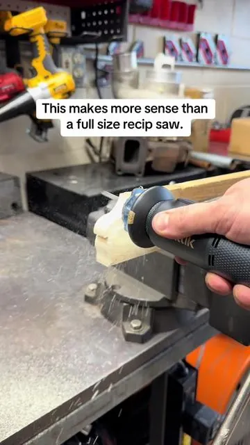 Full-size reciprocating saw is overkill for most cuts… this just makes more sense 🔧 @Fanttik #jigsaw #minisaw #fanttik #cooltools #tiktokshopcreatorpicks 