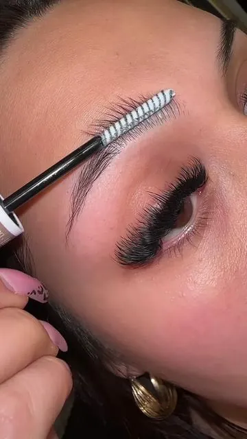 #contentcreator #browshaping #eyebrows #browtutorial #makeuptutorial 