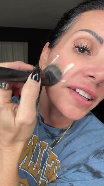 Color changing foundation that makes makeup look flawless, but it’s also so easy! It stays all day and doesn’t settle into wrinkles or fine lines. It’s moisturizing good for all skin types!