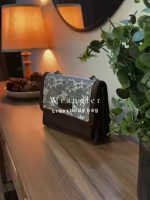 This is so pretty! 🤎 @Rustic Charm Bootic #purse #pursetok #wranglerpurse #crossbodybag #leatherbag 