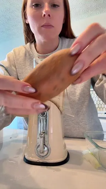 Meal prep is suddenly way more fun when your grater is this cute 😭💗 five blades = zero excuses. #kitchengadgets #healthyrecipes #mealprepideas #foodietok #kitchenhacks 