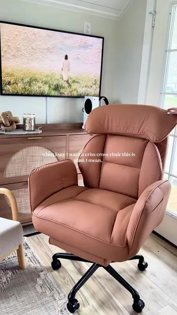 The most LUXURY office chair. 45 inches wide are you joking? All colors are back! 🤎 the best thing to happen to my desk setup @Dowinx #officechair #desktour #desksetup #officetour 