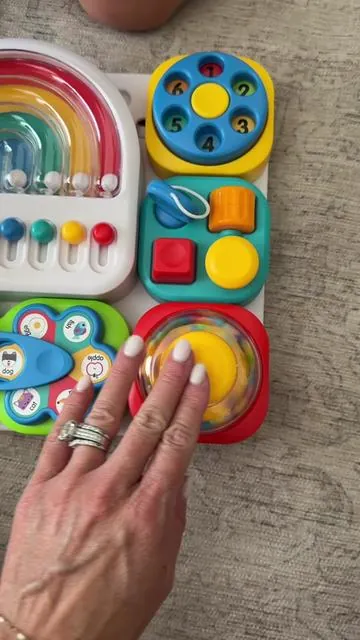 A perfect toy for you to enjoy 20 min of hot coffee, get a chore done, bring in the car or to a restaurant to keep your littles entertained!  #babymomma #sahmtok #momoflittles #toddlermama #babytoys 