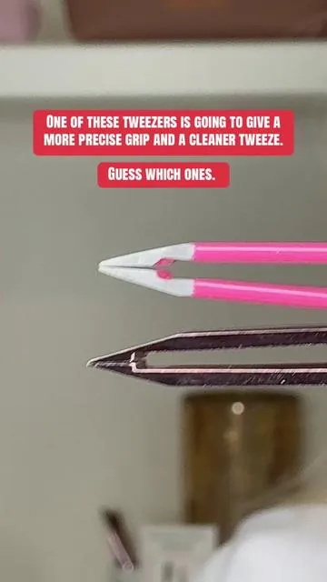 Compare and contrast: popular drugstore tweezers vs The Big Reveal Tweezers.👀Seems like only one of them has super thin, super sharp plates with a totally flat closure to help grip even the tiniest brow hairs.😯🤯  #tweezers #eyebrows #eyebrowshaping #brow #browshaping 
