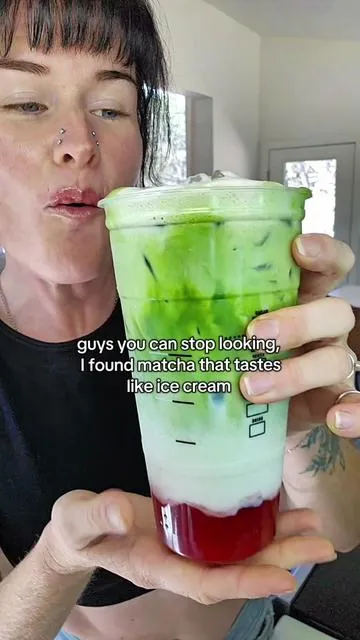 Guuuuys this matcha from uji matcha is chefs kiss #matchalatte #ujimatcha #matchalover #matcharecipe #strawberrymatcha 