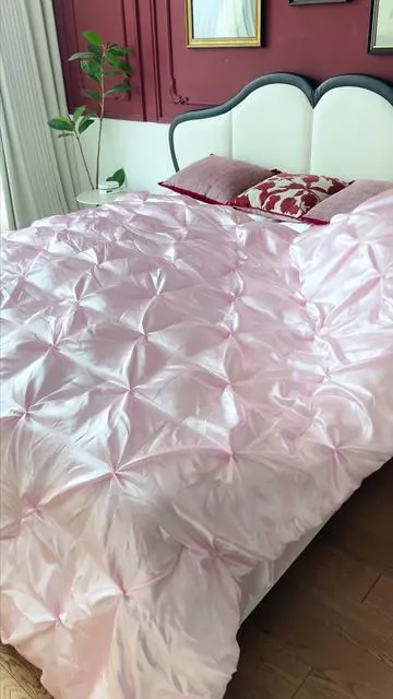 Found the ideal pink bedding 💕#bed #bedding #cozyhome #comfort 