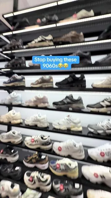 Don’t buy the New balance 9060s🙏🏽🙏🏽 new balance 9060 all black new balance #tripleblack9060 #tripleblacknewbalance #newbalance9060 #gymshoes #newbalanceshoes 